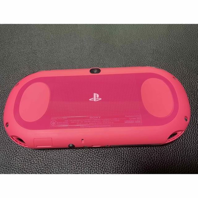 PlayStation Vita(プレイステーションヴィータ)のPS VITA pch-2000 エンタメ/ホビーのゲームソフト/ゲーム機本体(携帯用ゲーム機本体)の商品写真