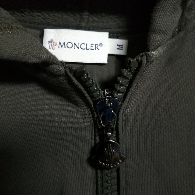 MONCLER(モンクレール)のMONCLER(モンクレール)パーカー　ナイロン切り替えダークカーキー レディースのトップス(パーカー)の商品写真