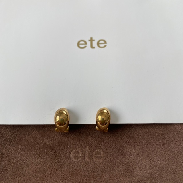 ete(エテ)のete ハグイヤリング　ドロップ レディースのアクセサリー(イヤリング)の商品写真