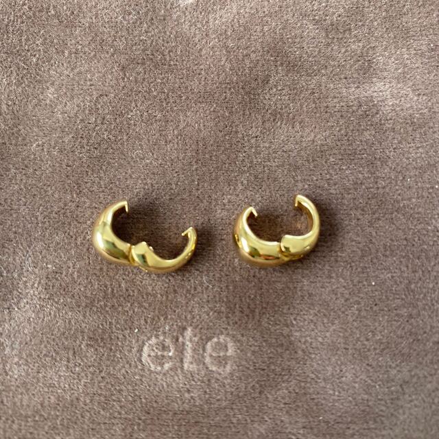 ete(エテ)のete ハグイヤリング　ドロップ レディースのアクセサリー(イヤリング)の商品写真