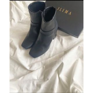 イリマ(ilima)のイリマ　ILIMAショートブーツ　スクエアブーツ　黒　23.5 ２４センチ　美品(ブーツ)