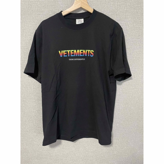 VETEMENTS(ヴェトモン)のヴェトモン　M メンズのトップス(Tシャツ/カットソー(半袖/袖なし))の商品写真