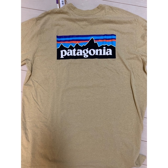 patagonia(パタゴニア)の専用商品　国内正規品 Lサイズ タン パタゴニア P-6  ロンT  メンズのトップス(Tシャツ/カットソー(七分/長袖))の商品写真