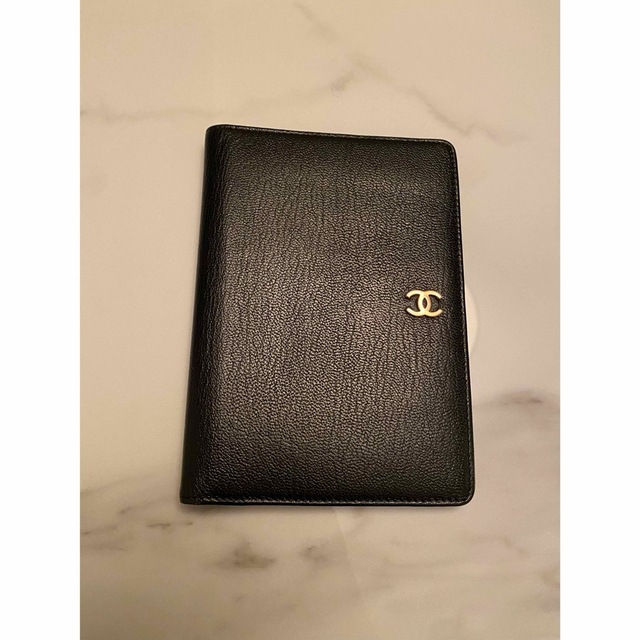 CHANEL 手帳型財布　黒ファッション小物