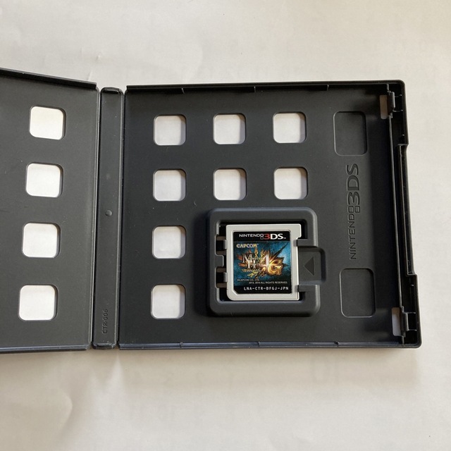 CAPCOM(カプコン)のモンスターハンター4G 3DS エンタメ/ホビーのゲームソフト/ゲーム機本体(その他)の商品写真