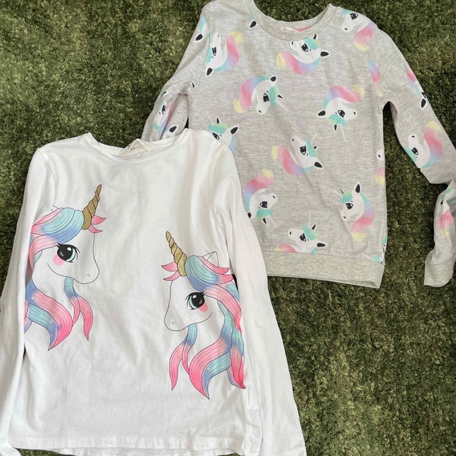 H&M(エイチアンドエム)のH&Mカットソーユニコーン２枚 キッズ/ベビー/マタニティのキッズ服女の子用(90cm~)(Tシャツ/カットソー)の商品写真