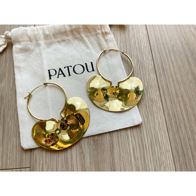 フラワーB ブルーグレイ PATOU ドロップフープピアス - 通販