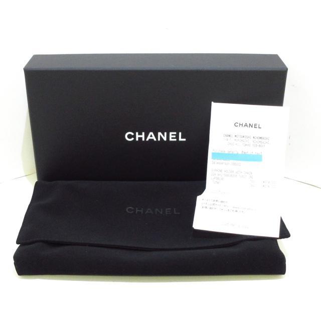 モバイルケース/カバーCHANEL(シャネル) 携帯電話ケース美品  白