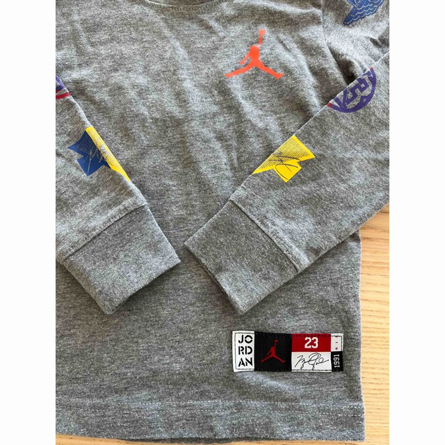 Jordan Brand（NIKE）(ジョーダン)のジョーダン/ロンT/キッズ/ナイキ/100㎝ キッズ/ベビー/マタニティのキッズ服男の子用(90cm~)(Tシャツ/カットソー)の商品写真