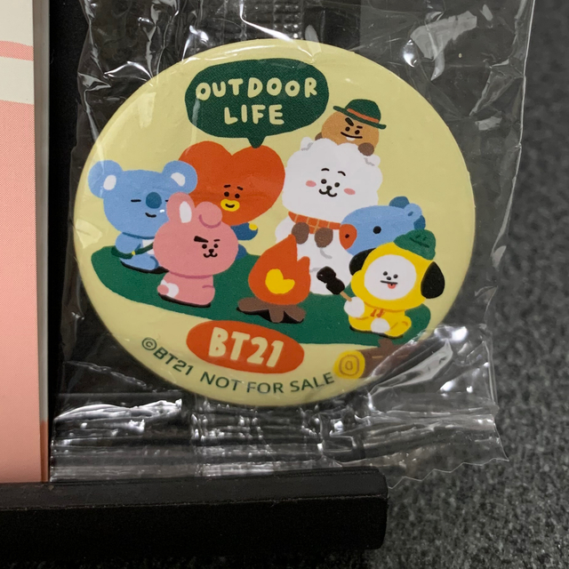 BT21 ノート　缶バッジセット エンタメ/ホビーのコレクション(ノベルティグッズ)の商品写真