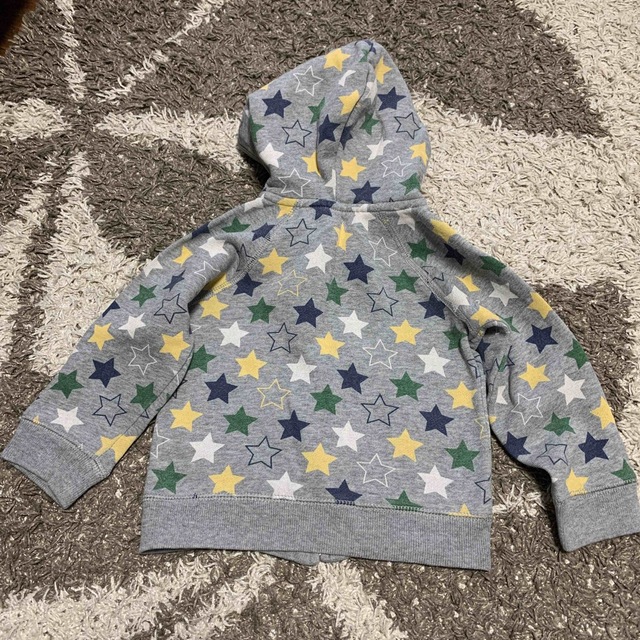 babyGAP(ベビーギャップ)のBaby GAP 星柄パーカー 90㎝ 裏起毛 キッズ/ベビー/マタニティのキッズ服男の子用(90cm~)(ジャケット/上着)の商品写真