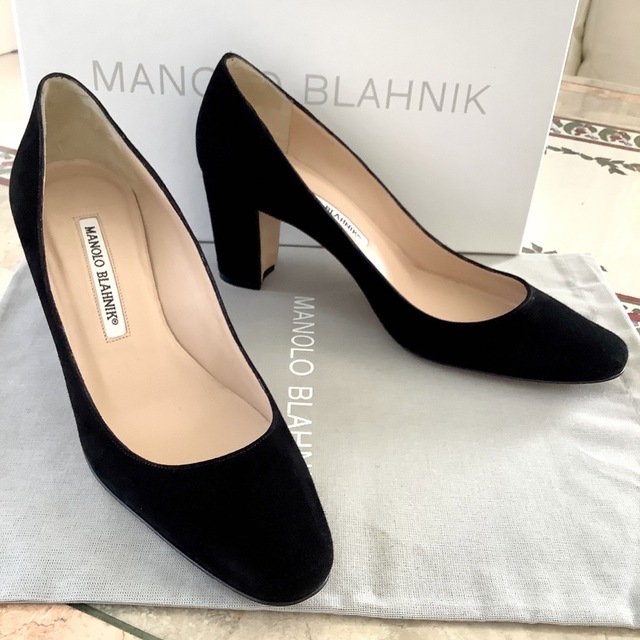 MANOLO BLAHNIK(マノロブラニク)の試着のみ新品!憧れのマノロブラニク 定番ラウンドトゥ 極上スウェード 23.5㎝ レディースの靴/シューズ(ハイヒール/パンプス)の商品写真