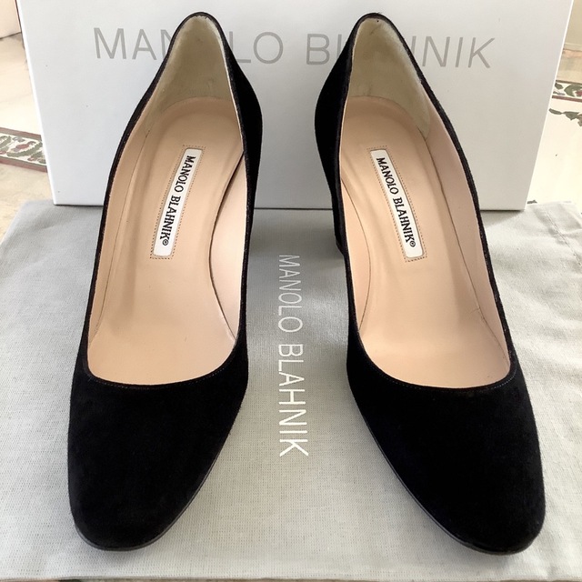 MANOLO BLAHNIK(マノロブラニク)の試着のみ新品!憧れのマノロブラニク 定番ラウンドトゥ 極上スウェード 23.5㎝ レディースの靴/シューズ(ハイヒール/パンプス)の商品写真