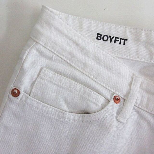 MUJI (無印良品)(ムジルシリョウヒン)の無印良品 良品計画 パンツ BOYFIT スリム テーパード 23 ホワイト レディースのパンツ(デニム/ジーンズ)の商品写真