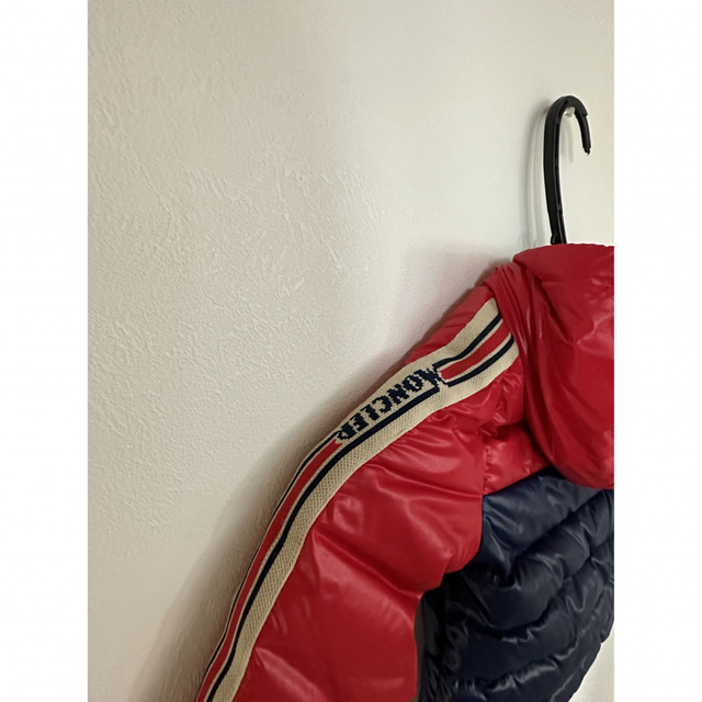 MONCLER(モンクレール)のMONCLER KIDS BABY モンクレール　2A ダウン　赤　レッド キッズ/ベビー/マタニティのキッズ服男の子用(90cm~)(ジャケット/上着)の商品写真