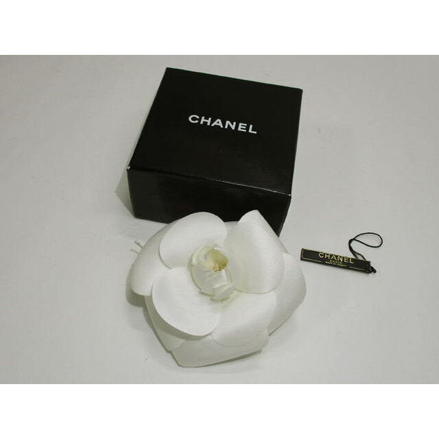 CHANEL カメリア コサージュ ブローチ ファブリック製 ホワイト 7