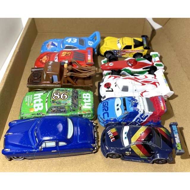 Takara Tomy(タカラトミー)のトミカ カーズ (S17) セット エンタメ/ホビーのおもちゃ/ぬいぐるみ(ミニカー)の商品写真