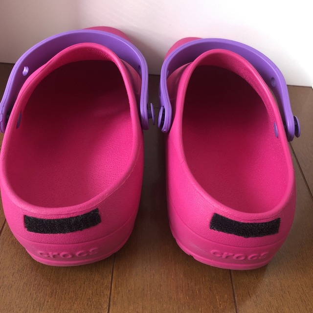 crocs(クロックス)のクロックス ボア インナー ピンク×パープル J3 21cm USED キッズ/ベビー/マタニティのキッズ靴/シューズ(15cm~)(サンダル)の商品写真