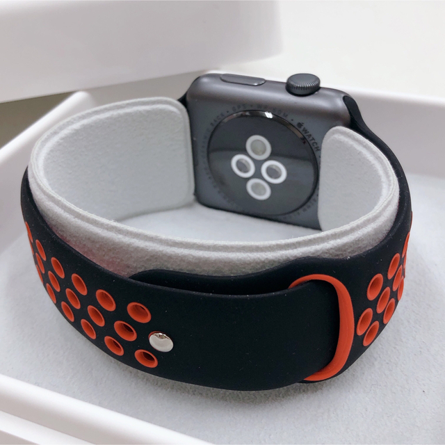 Apple Watch(アップルウォッチ)のApple Watch シリーズ2 グレー 42mm アップルウォッチ スマホ/家電/カメラのスマートフォン/携帯電話(その他)の商品写真