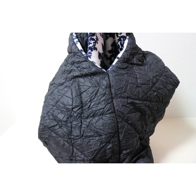 【冬限定】暖かいフリースとキルトのリバーシブル手さげバッグ ハンドメイドのファッション小物(バッグ)の商品写真