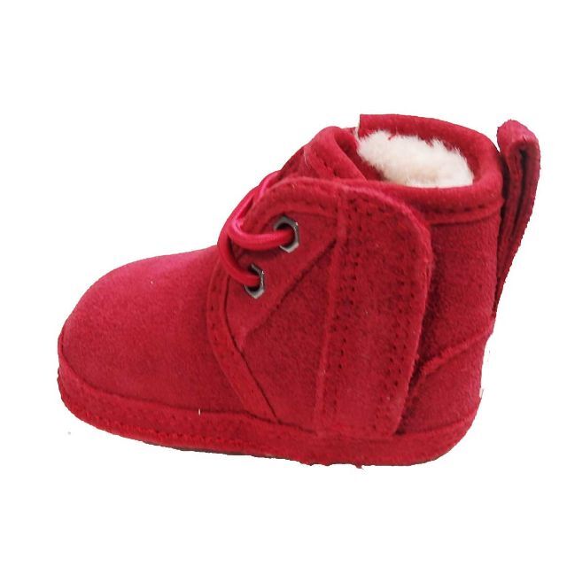 UGG(アグ)の新着UGG BABY NEUMEL 牛革ベビーシューズ＆ビーニーギフトセット キッズ/ベビー/マタニティのベビー靴/シューズ(~14cm)(ブーツ)の商品写真