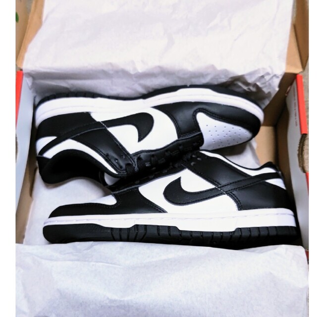 NIKE(ナイキ)のWMNS Dunk Low / White/Black / NIKE レディースの靴/シューズ(スニーカー)の商品写真