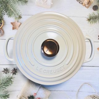 ルクルーゼ(LE CREUSET)の♡ルクルーゼ　ココットロンド  20cm メレンゲ カッパーツマミ　新品　(鍋/フライパン)