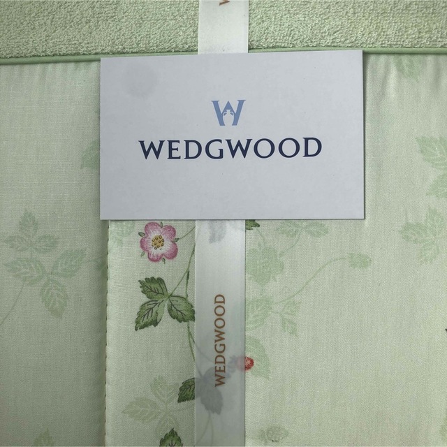 WEDGWOOD(ウェッジウッド)の送料込！新品•未使用品WEDGWOOD肌掛け布団 インテリア/住まい/日用品の寝具(布団)の商品写真