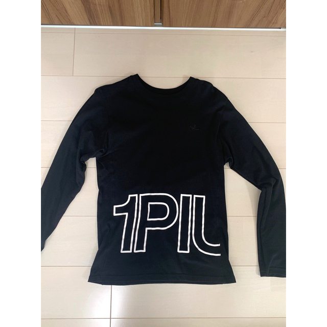 1piu1uguale3(ウノピゥウノウグァーレトレ)のウノピュウノウグァーレトレ　tシャツ 長袖　ロンt  ブラック　サイズs メンズのトップス(Tシャツ/カットソー(七分/長袖))の商品写真