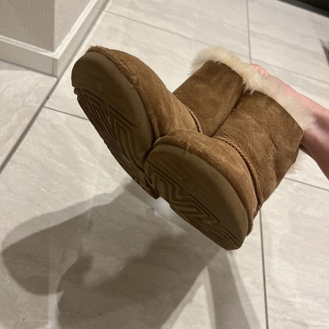 UGG(アグ)のUGG トドラーブーツ キッズ/ベビー/マタニティのキッズ靴/シューズ(15cm~)(ブーツ)の商品写真