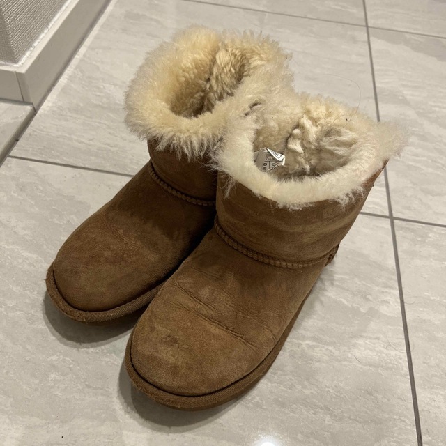 UGG(アグ)のUGG トドラーブーツ キッズ/ベビー/マタニティのキッズ靴/シューズ(15cm~)(ブーツ)の商品写真