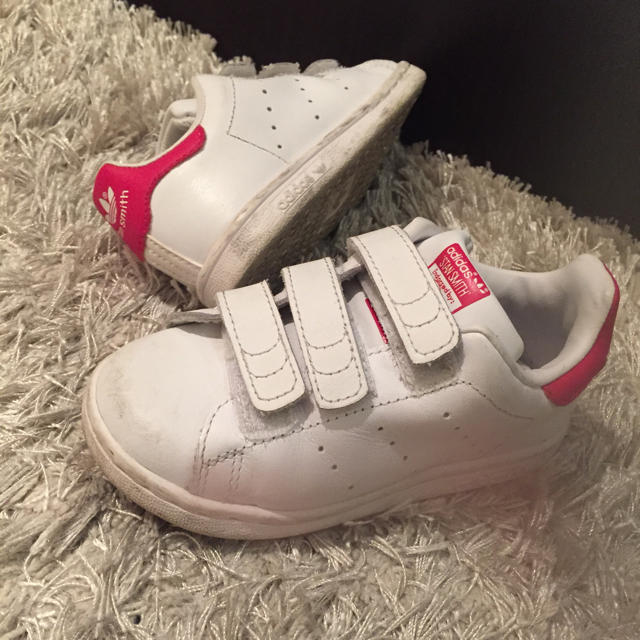 adidas(アディダス)のadidas♡ピンクのスタンスミス キッズ/ベビー/マタニティのキッズ靴/シューズ(15cm~)(スニーカー)の商品写真