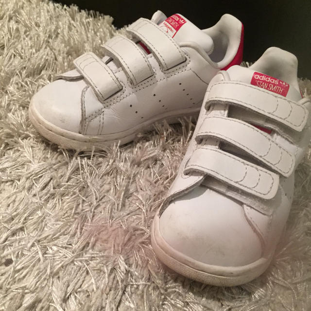 adidas(アディダス)のadidas♡ピンクのスタンスミス キッズ/ベビー/マタニティのキッズ靴/シューズ(15cm~)(スニーカー)の商品写真