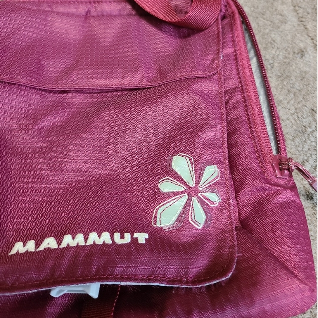 Mammut(マムート)の価格変更　MAMMUT　マムート　ショルダーバック　赤パープル レディースのバッグ(ショルダーバッグ)の商品写真