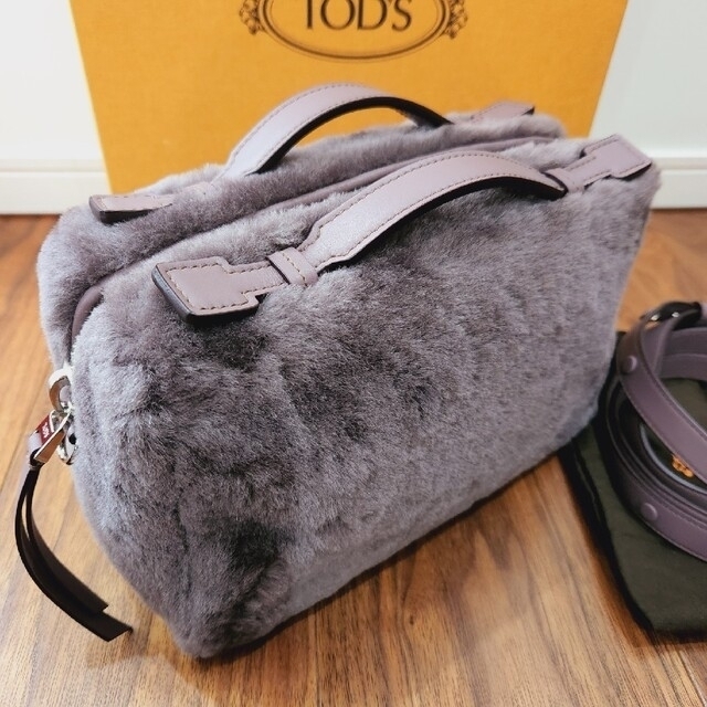 TOD'S(トッズ)の新品　TOD'S　バッグ　ショルダー　ファー レディースのバッグ(ハンドバッグ)の商品写真