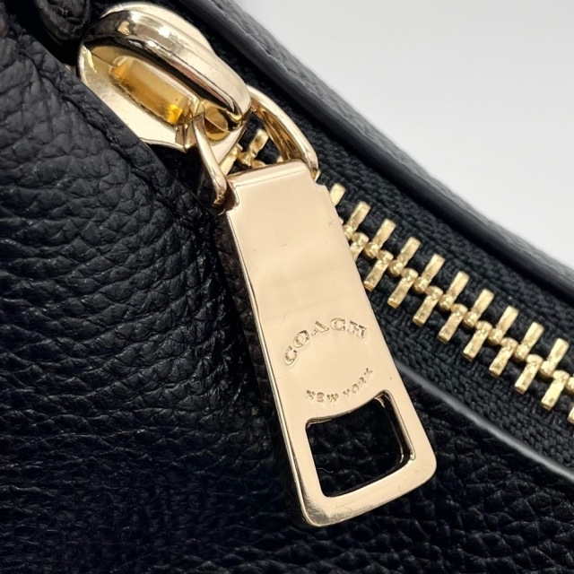 COACH(コーチ)のCOACH コーチ 2WAY ハーレーホーボー ハンドバッグ ショルダーバッグ 肩掛け 鞄 かばん F38259 レザー    ブラック 黒 ゴールド金具 レディース ギフト 美品【中古品】 レディースのバッグ(ショルダーバッグ)の商品写真