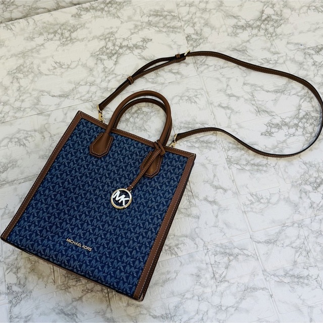 Michael Kors(マイケルコース)の吉都日本様専用　マイケルコース　ハンド　2way デニム　シグネチャー レディースのバッグ(ショルダーバッグ)の商品写真