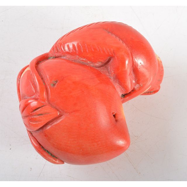 エンタメ/ホビー時代提げ物　山珊瑚　赤珊瑚彫刻　干支　柿に猿　根付　置物　C　R5191