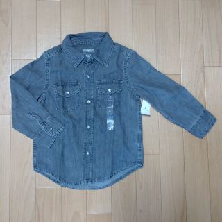 ベビーギャップ(babyGAP)の新品　BabyGAPブラックデニムシャツ　１００センチ(Tシャツ/カットソー)