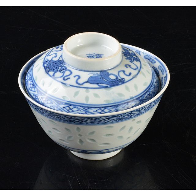 中国 大清康煕年製 青花蓮花文 透蛍手蓋茶碗 M R5197の通販 by 中国 大清康煕年製 青花蓮花文 透蛍手蓋茶碗 M R5197の通販 by