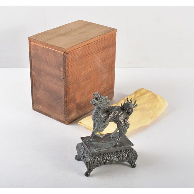  8,900円中国　古銅青銅　神獣　置物　時代箱付　V　R5200