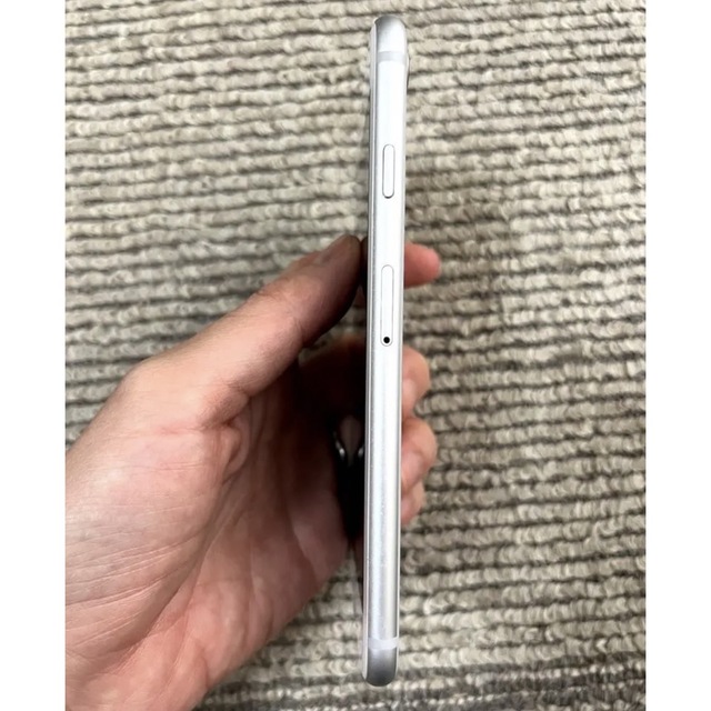 Apple(アップル)のiPhone iPhone8白　256GB 美品　箱　付属品付き スマホ/家電/カメラのスマートフォン/携帯電話(スマートフォン本体)の商品写真