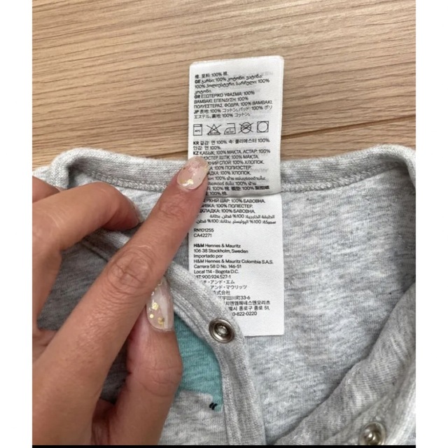 H&M(エイチアンドエム)の【H&M】オールインワンパジャマ（4-6M、70サイズ） キッズ/ベビー/マタニティのベビー服(~85cm)(ロンパース)の商品写真