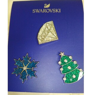 スワロフスキー(SWAROVSKI)のスワロフスキークリスマスピンブローチ新品(ブローチ/コサージュ)