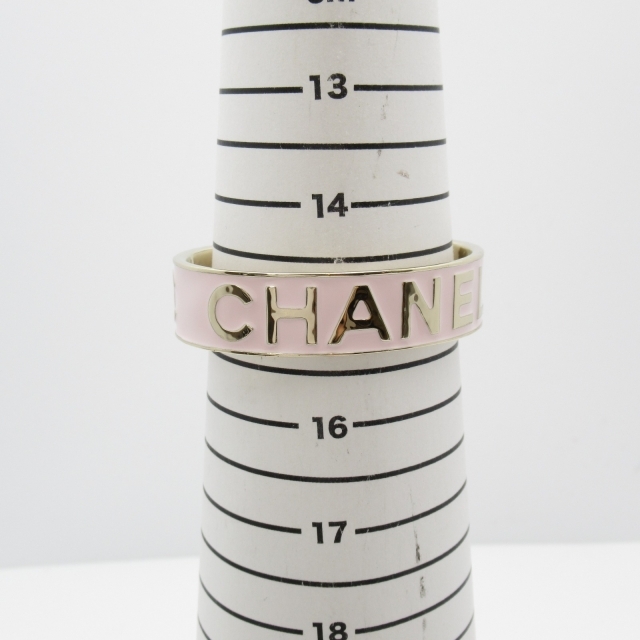 人気スポー新作 正規品 CHANEL スタッズ バングル ベージュ系 nrsports.com.br