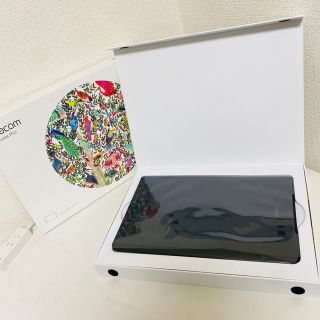 ワコム(Wacom)のWacom Intuos Pro Medium ペンタブレット(PC周辺機器)