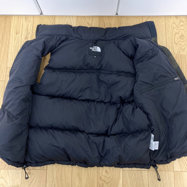 THE NORTH FACE(ザノースフェイス)の美品 ノースフェイス ヌプシ ベスト Mサイズ 迷彩 メンズのジャケット/アウター(ダウンベスト)の商品写真