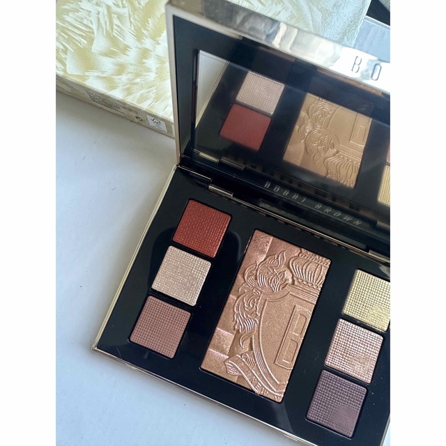 BOBBI BROWN(ボビイブラウン)のボビイブラウン リュクス　アイシャドウ　インカンデスントグロウ コスメ/美容のベースメイク/化粧品(アイシャドウ)の商品写真