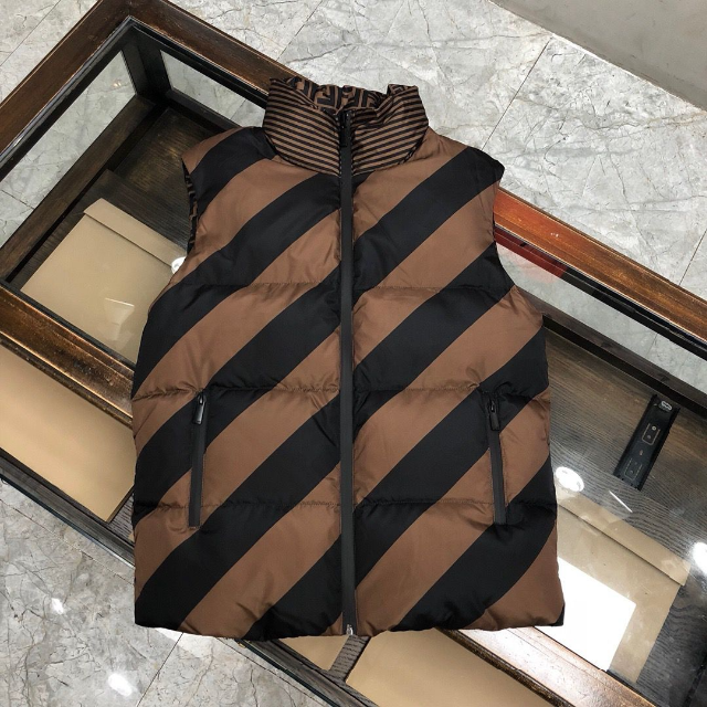 2022年レディースファッション福袋 FENDI - メンズ ダウンベスト FENDI