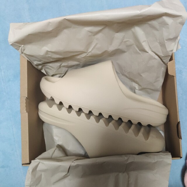 新品未使用 ADIDAS YEEZY SLIDE BONE 27.5cm メンズの靴/シューズ(サンダル)の商品写真